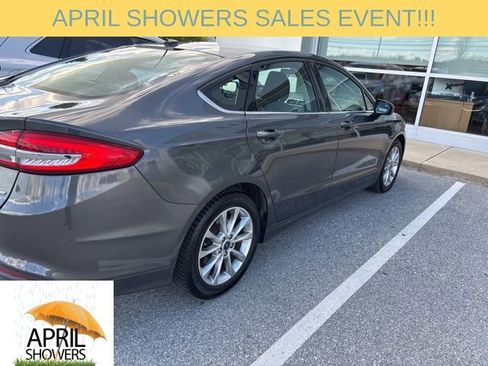 Used 2017 Ford Fusion SE image 4
