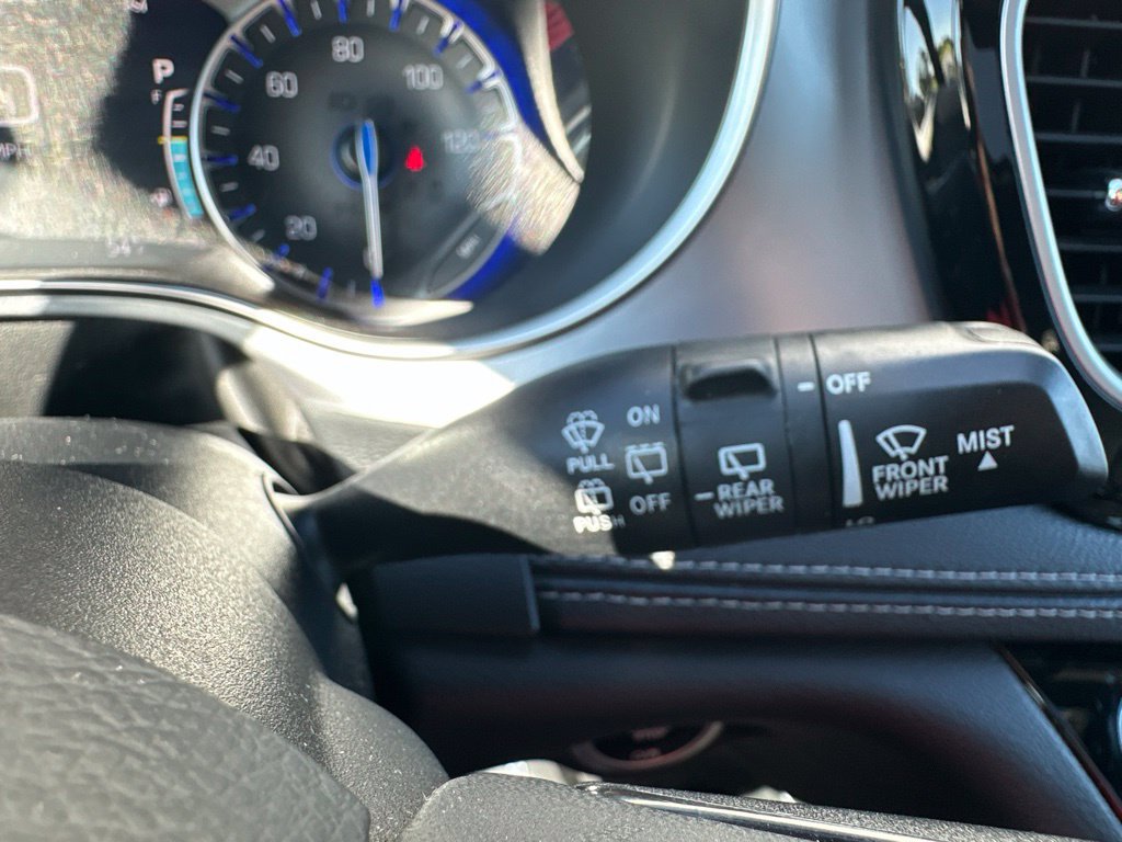 Used 2025 Chrysler Pacifica Limited FWD image 45