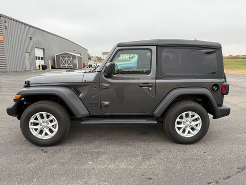 Used 2023 Jeep Wrangler Sport S image 3