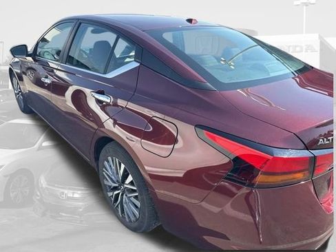 Used 2025 Nissan Altima 2.5 SV image 4