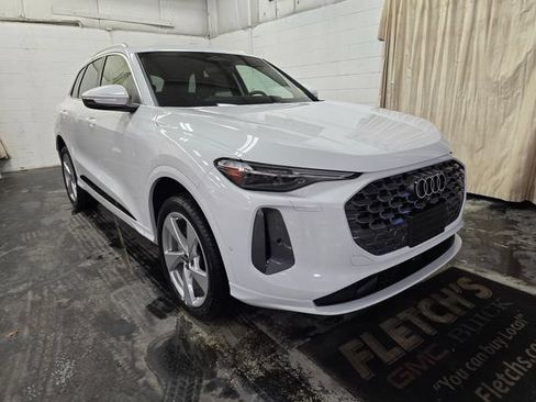 Used 2025 Audi Q5 Premium Plus w/ Premium Plus AWD/4WD image 4