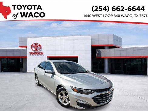Used 2022 Chevrolet Malibu LT FWD image 1