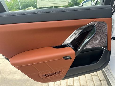 Used 2025 BMW 740i w/ Executive Package RWD image 18
