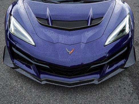 Used 2025 Chevrolet Corvette ZR1 w/ ZR1 Carbon Fiber Aero Package RWD image 5