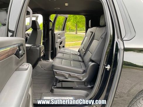 Used 2025 Chevrolet Suburban Z71 AWD/4WD image 38