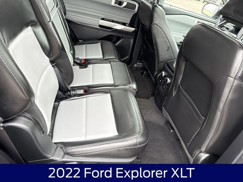 Used 2022 Ford Explorer XLT w/ XLT Sport Appearance Package AWD/4WD image 14