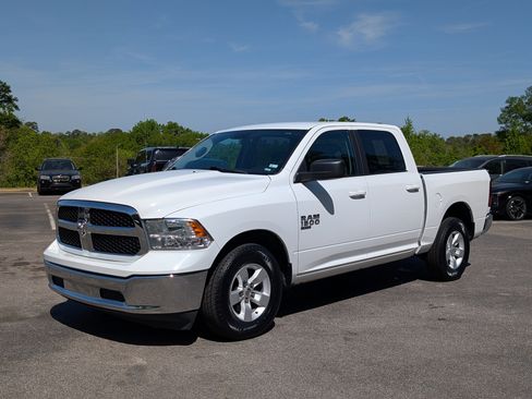 Used 2021 RAM 1500 Classic SLT image 5