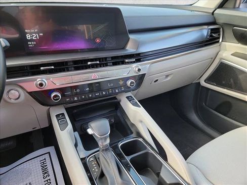 Used 2025 Kia Telluride S FWD image 21