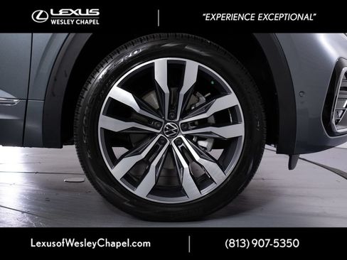 Used 2023 Volkswagen Atlas SEL Premium AWD/4WD image 3