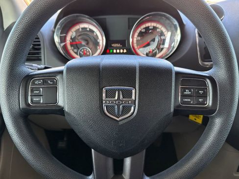 Used 2018 Dodge Grand Caravan SE w/ UConnect Hands-Free Group image 31
