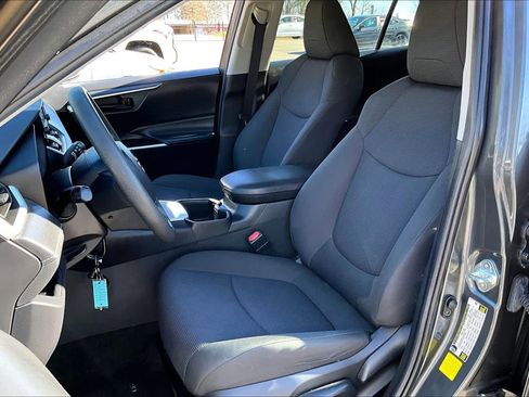 Certified 2022 Toyota RAV4 LE image 8
