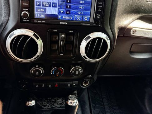 Used 2011 Jeep Wrangler Unlimited Rubicon w/ Dual Top Group AWD/4WD image 16