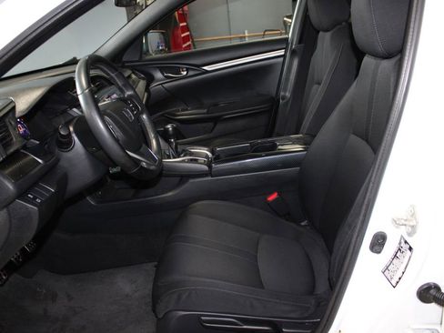 Used 2018 Honda Civic Sport image 9
