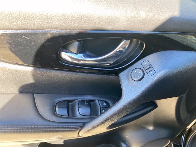 Used 2021 Nissan Rogue Sport SV AWD/4WD image 16