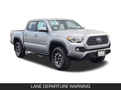 Used 2019 Toyota Tacoma TRD Off-Road w/ Technology Package RWD image 2