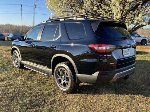 New 2026 Honda Pilot TrailSport image 3