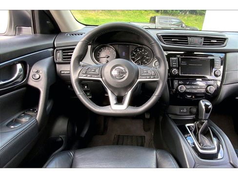 Used 2020 Nissan Rogue SV FWD image 5