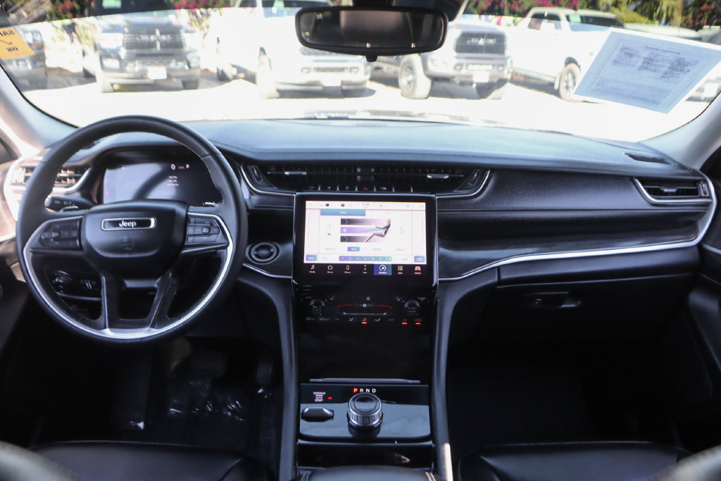 Used 2023 Jeep Grand Cherokee L Limited AWD/4WD image 26