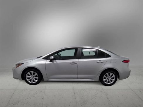 Used 2024 Toyota Corolla LE image 4