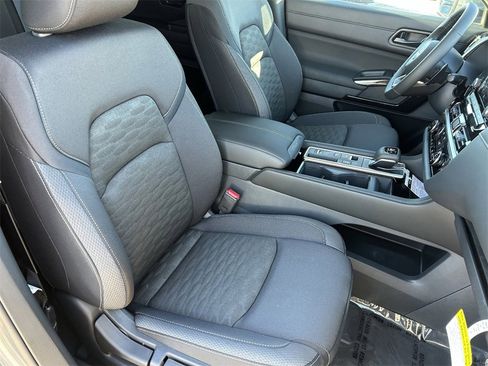 New 2025 Nissan Pathfinder SV w/ Black Appearance Package image 10