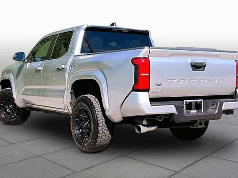 Certified 2025 Toyota Tacoma SR5 AWD/4WD image 12