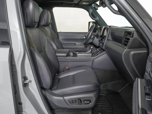 Used 2024 Lexus GX 550 image 10