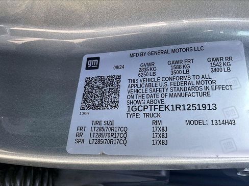 Used 2024 Chevrolet Colorado ZR2 w/ ZR2 Convenience Package III AWD/4WD image 3