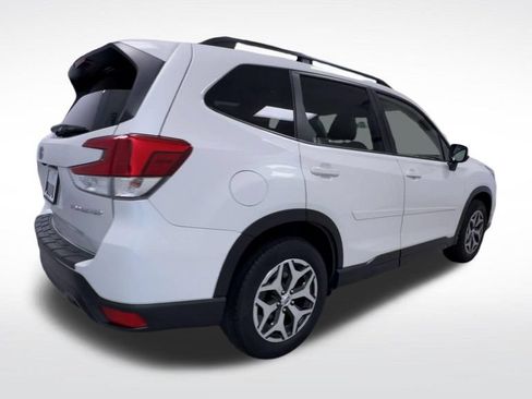 Used 2021 Subaru Forester Premium AWD/4WD image 8