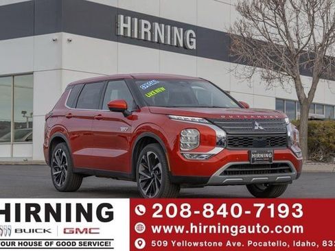 Used 2023 Mitsubishi Outlander SE image 1