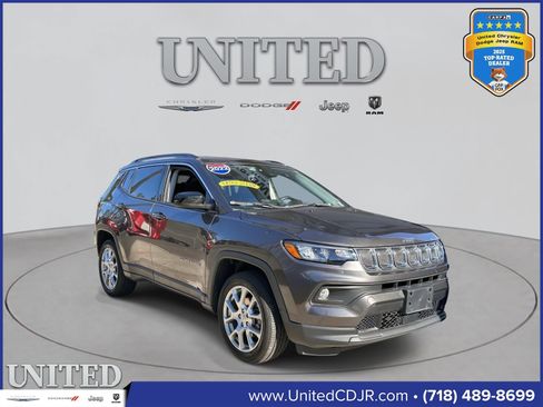 Certified 2022 Jeep Compass Latitude image 1