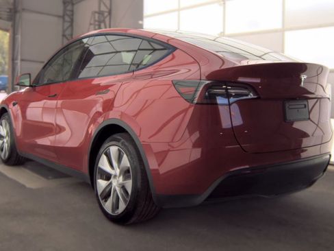 Used 2023 Tesla Model Y Long Range AWD/4WD image 3