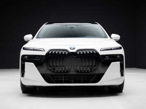 Used 2024 BMW 760i xDrive image 8