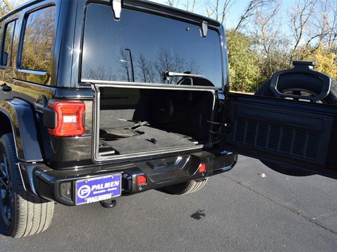 Used 2022 Jeep Wrangler Unlimited Sahara image 35