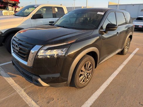 Used 2022 Nissan Pathfinder S image 1