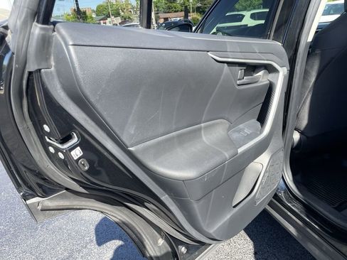 Used 2019 Toyota RAV4 LE w/ All Weather Liner Package AWD/4WD image 21