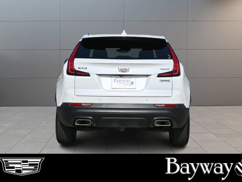 Used 2023 Cadillac XT4 Luxury w/ Cold Weather Package FWD image 7