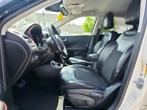 Used 2019 Jeep Compass Trailhawk AWD/4WD image 28