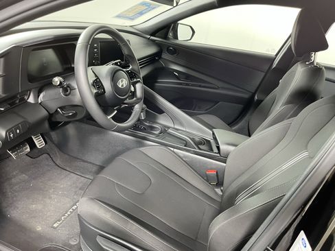 Used 2025 Hyundai Elantra Sport image 9
