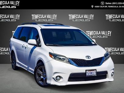Used 2017 Toyota Sienna SE