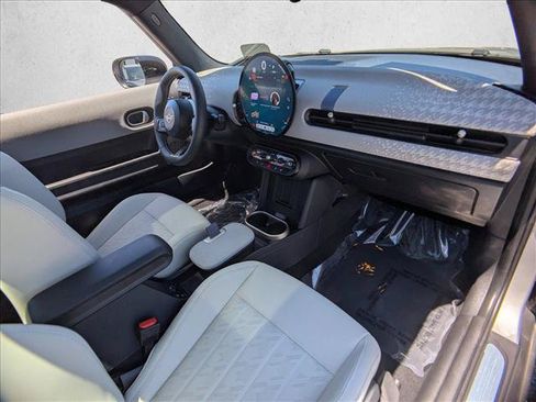Used 2025 MINI Cooper 2-Door Hardtop FWD image 23