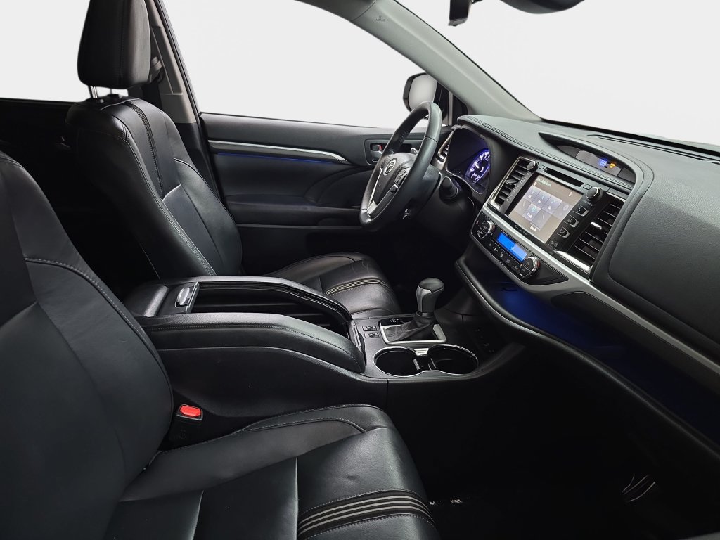 Used 2017 Toyota Highlander SE AWD/4WD image 10