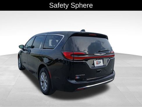 New 2026 Chrysler Pacifica Select AWD/4WD image 3