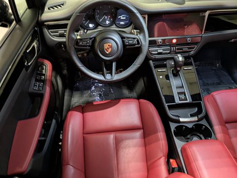 Used 2025 Porsche Macan image 6