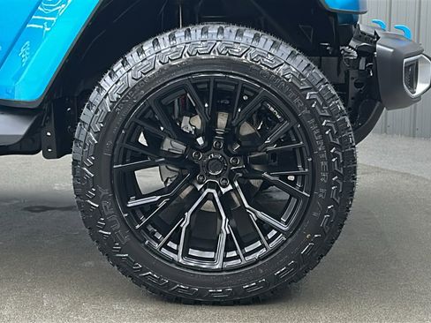 Used 2024 Jeep Wrangler Unlimited Sahara image 9