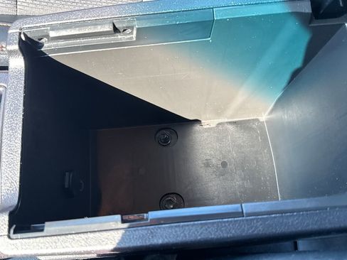 Used 2016 Toyota Camry SE image 25