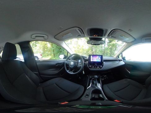 Used 2025 Toyota Corolla LE FWD image 40