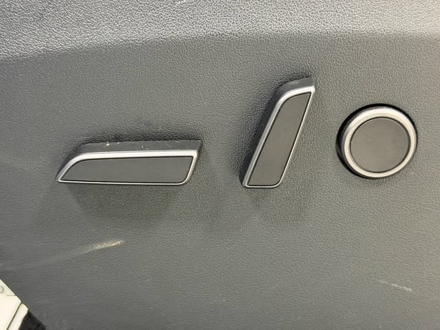 Used 2023 Tesla Model Y Performance AWD/4WD image 19