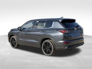 New 2026 Mitsubishi Outlander LE FWD video 3