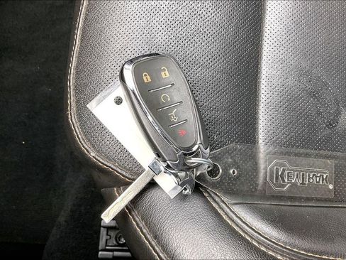 Used 2021 Chevrolet Traverse Premier image 36