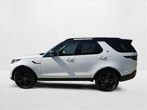 New 2024 Land Rover Discovery Dynamic SE image 3